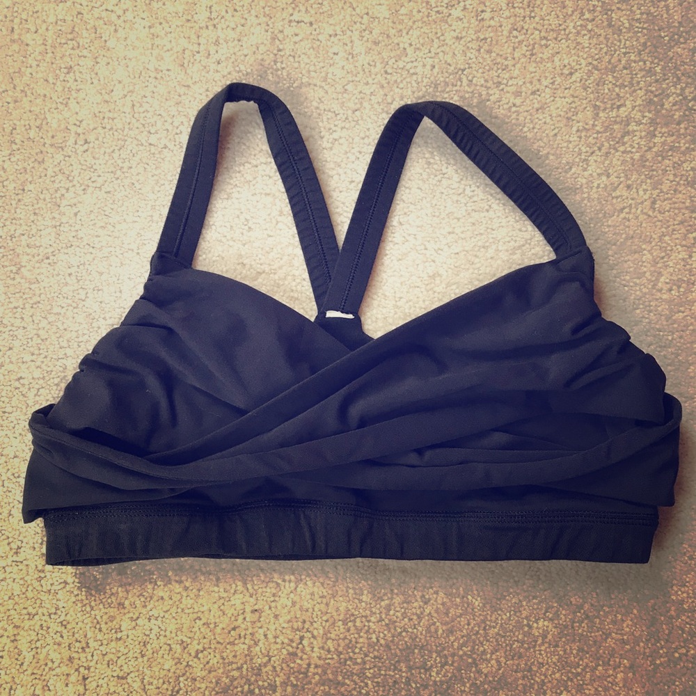 Lululemon front twist bra